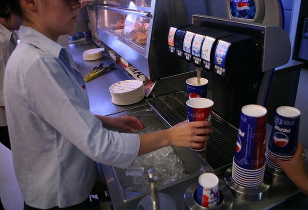 KFC si Pizza Hut renunta la produsele Pepsi in favoarea gamei Coca Cola
