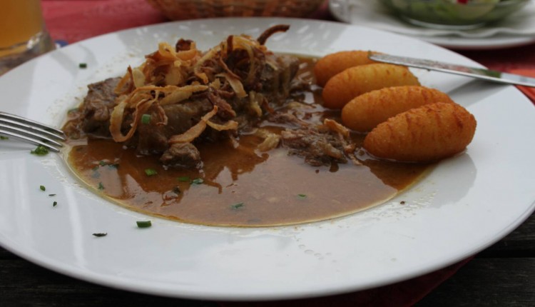 Friptura de vita cu sos de ceapa si crochete de cartofi_Restaurant Gasthof Simony