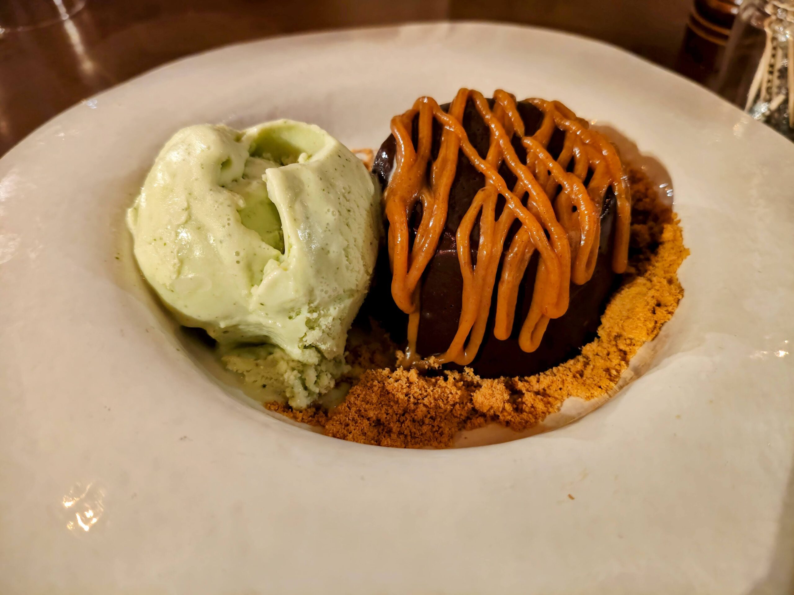 Colivă cu bubble gum și înghețată de leuștean la Restaurant