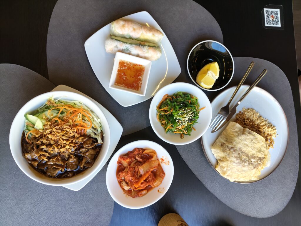 Prânz delicios cu arome asiatice la Little Hanoi