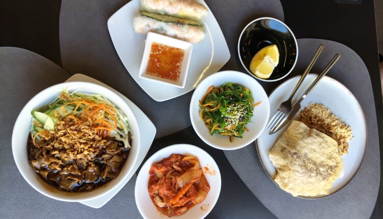 Prânz delicios cu arome asiatice la Little Hanoi