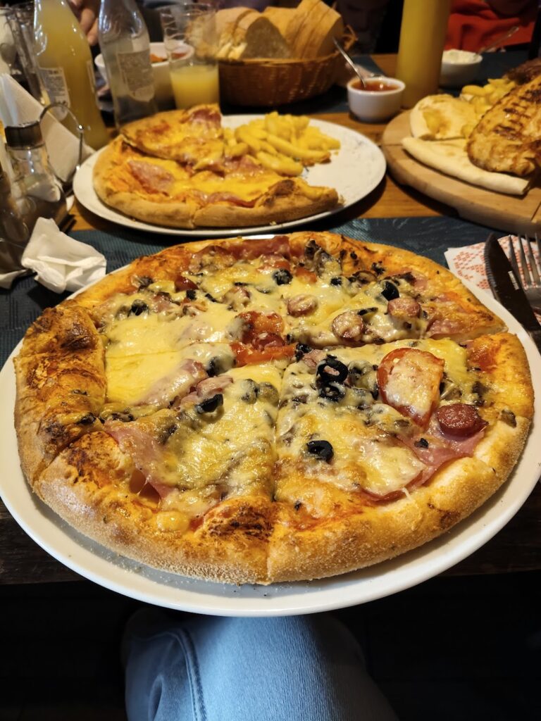 Pizza pe vatră - Casa Gugulanilor - FoodCrew
